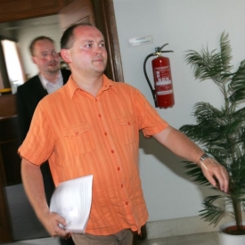 Michal Hašek na tiskové konferenci.