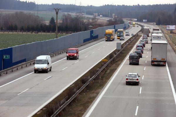 Mezi předraženými zakázkami bývají zmiňovány nejčastěji dálnice. Mezi předraženými zakázkami bývají zmiňovány nejčastěji dálnice.