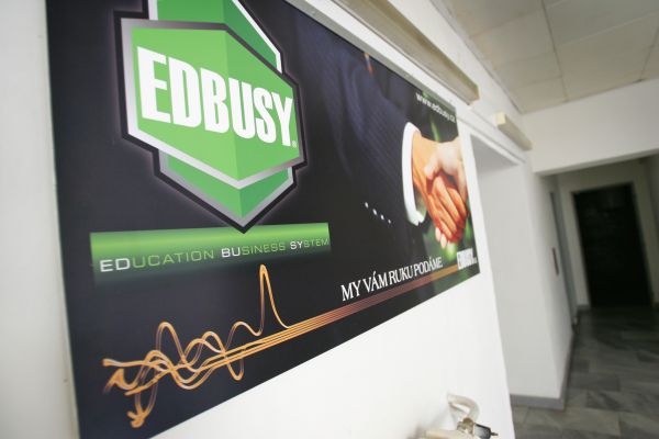Úvěrovými podvody napáchala firma škodu přes půl miliardy.