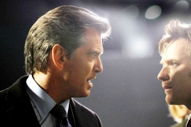 Pierce Brosnan ve filmu The Ghost Writer.