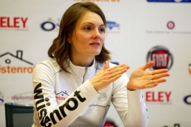 Kateřina Emmons na tiskov&eacute; konferenci v Praze.