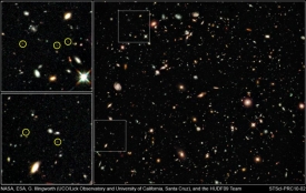 Nejstarší galaxie na snímku jsou více než 13 miliard let staré.