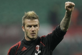 David Beckham se představil fanouškům v Miláně. David Beckham se představil fanouškům v Miláně.