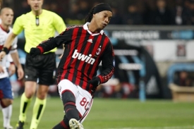 Brazilec Ronaldinho neproměnil pokutový kop. Brazilec Ronaldinho neproměnil pokutový kop.