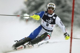 Giuliano Razzoli oslavil prvn&iacute; triumf v kari&eacute;ře.