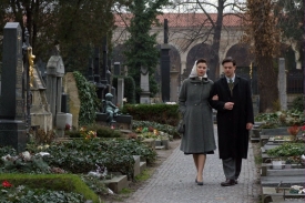 Ondřej Kavan a Martina Válková ve filmu Smyčka.