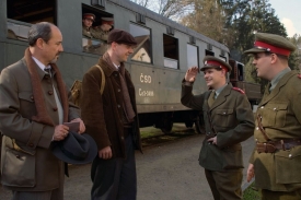 Viktor Preiss a Ondřej Kavan ve filmu Smyčka.