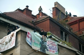 Soud dal patnácti squaterům podmíněné tresty.