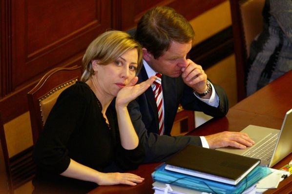 Kateřina Jacques a Martin Bursík ve sněmovně. 