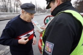 ČSSD navrhuje tolerovat malé množství alkoholu, netrestá se ani teď.