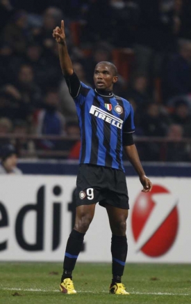 Samuel Eto'o bude usilovat o třetí korunu střelců v řadě.