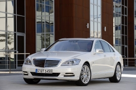 Mercedes stvořil v S 400 Hybrid svůj první sériový hybridní model.