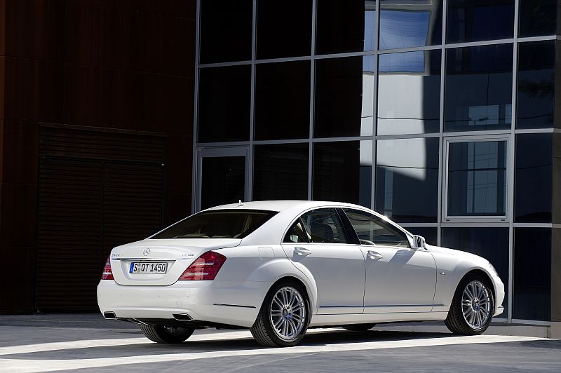 Spotřeba Mercedesu S 400 Hybrid je větší, než uvádějí oficiální čísla.
