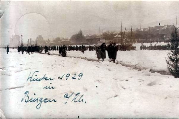 Zima století v roce 1929, zamrzlá řeka Rýn.