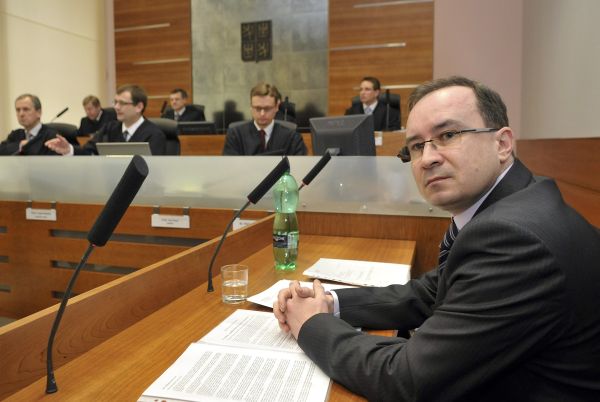 Předseda Dělnické strany Tomáš Vandas u Nejvyššího správního soudu. Předseda Dělnické strany Tomáš Vandas u Nejvyššího správního soudu.