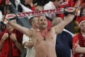 Fanou&scaron;ci Liverpoolu reagovali na Hicksův email vlnou nevole.