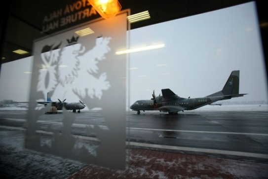 Poslední Antonov An-26 (vlevo) doslouží v roce 2012.