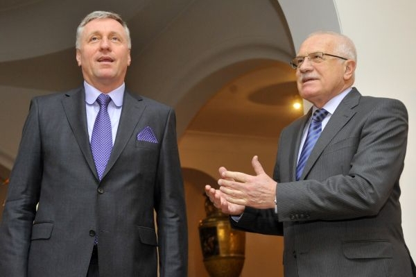 Na Klausovy ani Topolánkovy stránky se nelze z webu justice podívat.