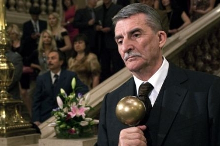 Martin Huba ve filmu Kawasakiho růže.