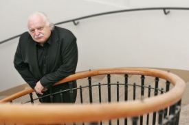 Milan Knížák se chystá k odchodu.