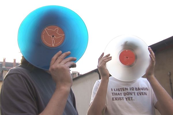 Longplay čili LP. Klasické vinyly a s nimi i prostor pro výtvarníky.