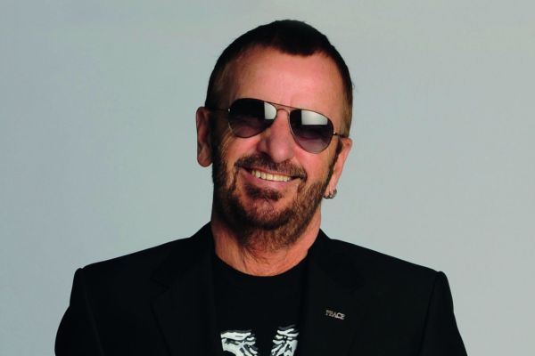 Ringo Starr je i ve svém věku plný energie. Ringo Starr je i ve svém věku plný energie.