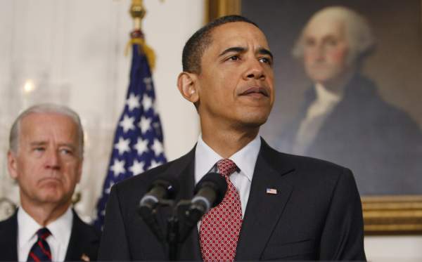 Obama navrhuje daň z krize. Na snímku reaguje na  zemětřesení na Haiti