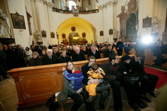 Bazilika byla zaplněná do posledního místa.