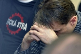Příznivec Dělnické strany u Nejvyššího správního soudu v Brně.