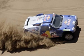 Carlos Sainz si na Dakaru upevnil vedení v automobilech. Carlos Sainz si na Dakaru upevnil vedení v automobilech.