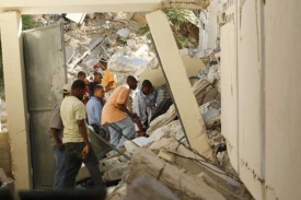 Haiti zasáhlo ničivé zemětřesení. Haiti zasáhlo ničivé zemětřesení.