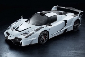 Ferrari Enzo můžete m&iacute;t v b&iacute;l&eacute; barvě, anebo zelen&eacute;. Jak chcete.