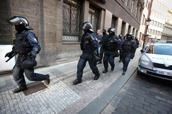 Policie zatkla i pokladníka z Dělnické mládeže. (Ilustrační foto)