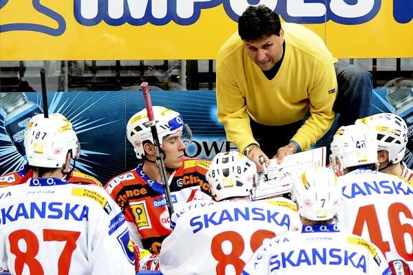 Hokejisty Slavie posílí kanadský obránce Darcy Campbell.
