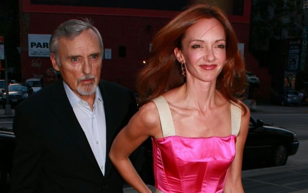 Herec Dennis Hopper s manželkou Victorií Duffyovou.
