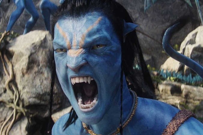 Avatar stále vládne světovým kinům.