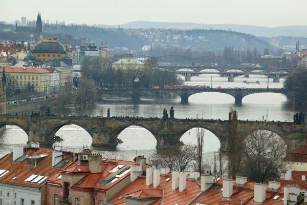 Vejce v maltě Karlova mostu jsou prý jen legenda.