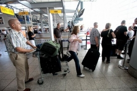 Počet turistů po celém světě loni klesl.