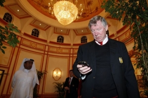 Sir Alex Ferguson je žádán fandy o pomoc.