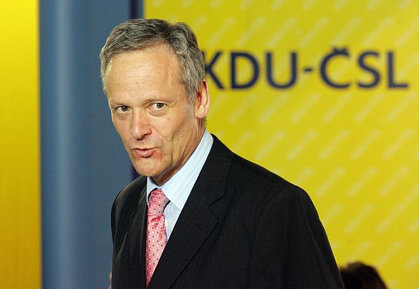 Cyril Svoboda domlouval předsedovi TOP 09. Zabrala až výzva.