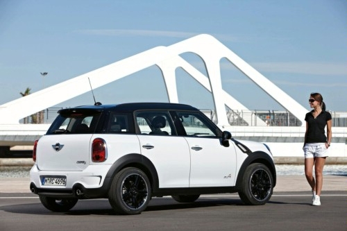 Mini Countryman se poprvé představí na autosalonu v Ženevě.