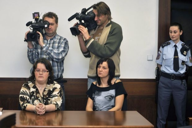Jaroslava Čermáková (vlevo) a Jaroslava Trojanová u soudu.