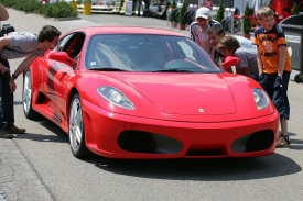 Ojetých ferrari se loni dovezlo o pětinu méně než předloni.