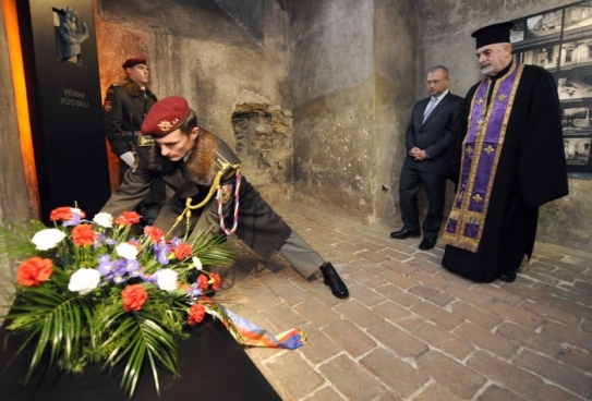 Představený a duchovní správce chrámu Jaroslav Šuvarský (vpravo).