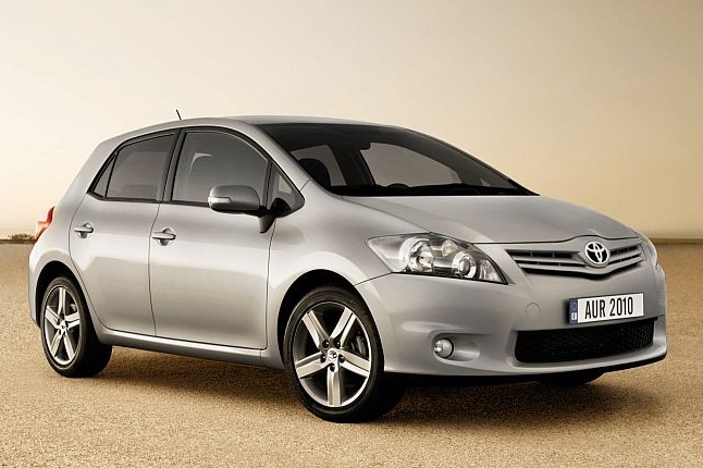 Modernizovaná Toyota Auris se představí na ženevském autosalonu.