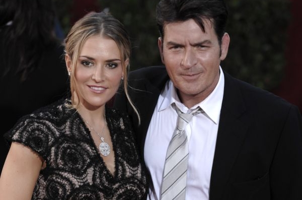 Charlie Sheen s manželkou Brooke Muellerovou. 