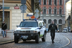 Terénní auta městské policie Hummer H3 možná zůstanou na Haiti.