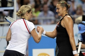 Zápas mezi Clijstersovou (vlevo) a Petrovovou měl rychlý konec.
