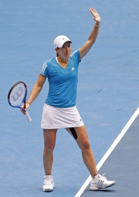 Justine Heninová zdraví diváky v Melbourne, se kterými se ještě uvidí.