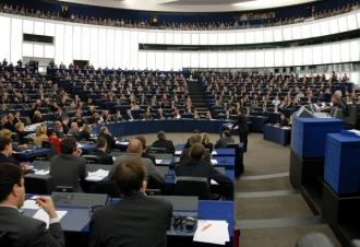 Europoslanci chtěj&iacute; v&iacute;ce peněz na asistenty.